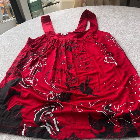 Red size med tank top by Kismet. N Ice summery tank top, nice round neckline - Picture 1 of 8